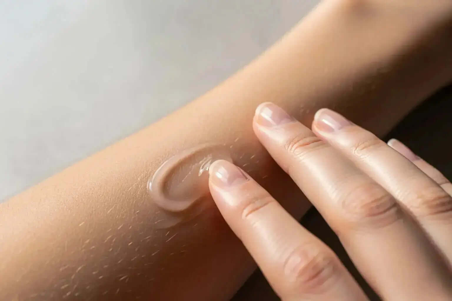 Beyond the Shine: A Guide to Non-Greasy Creams for Aches and Pains